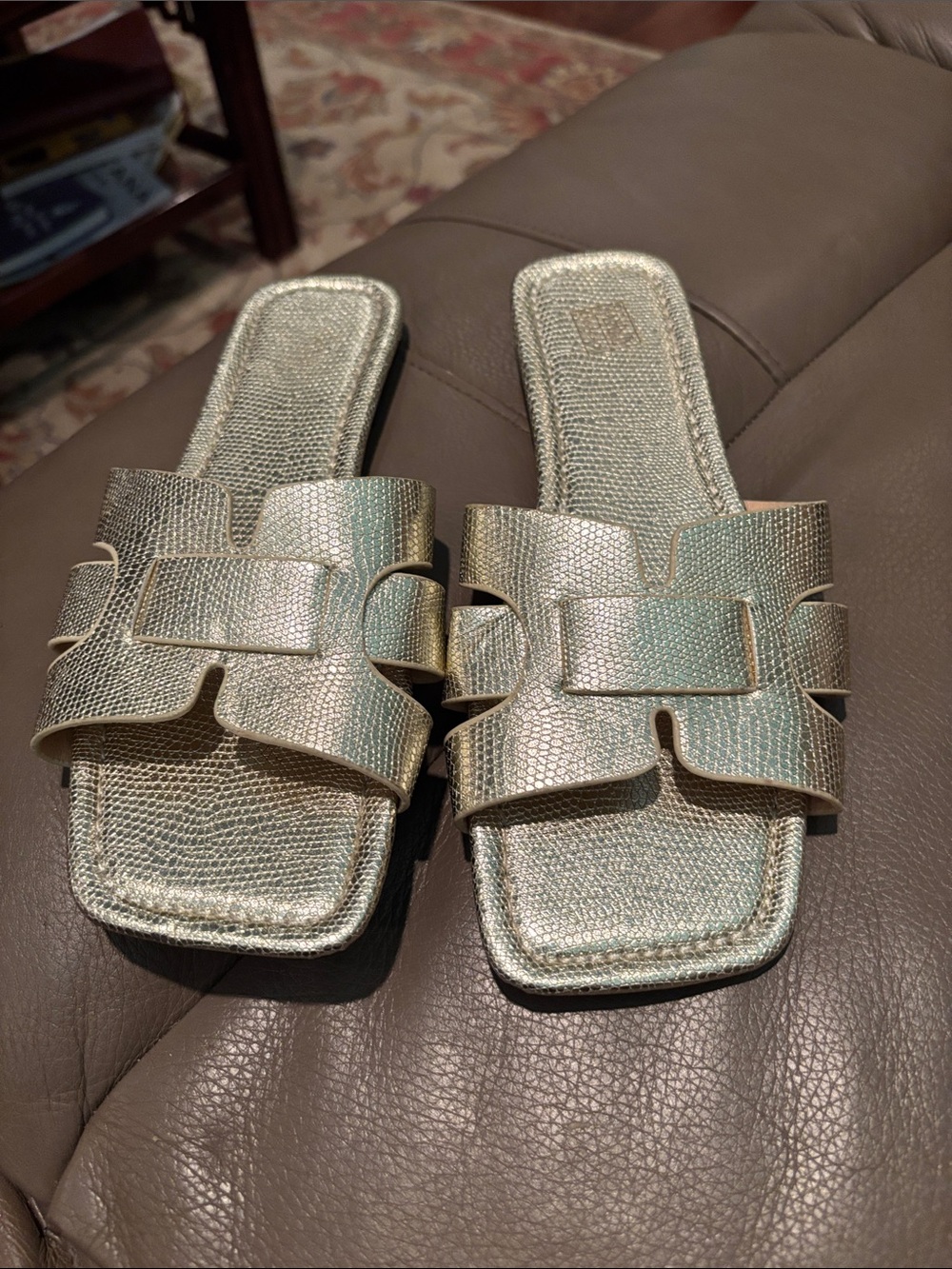 GOLD FAUX SNAKESKIN SANDAL SIZE 7M